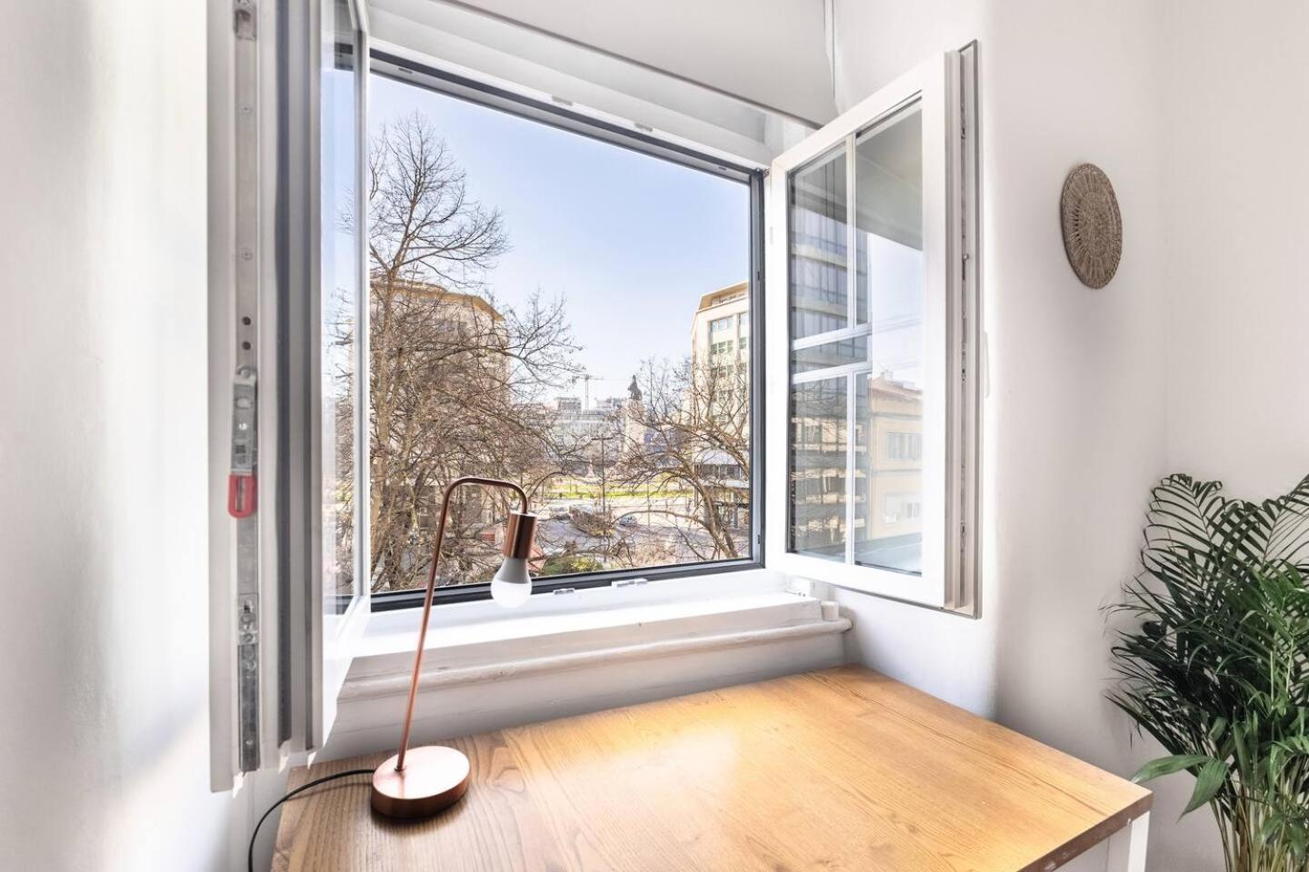 51 Bedroom Apartment Over Marqus De Pombal Lisbon